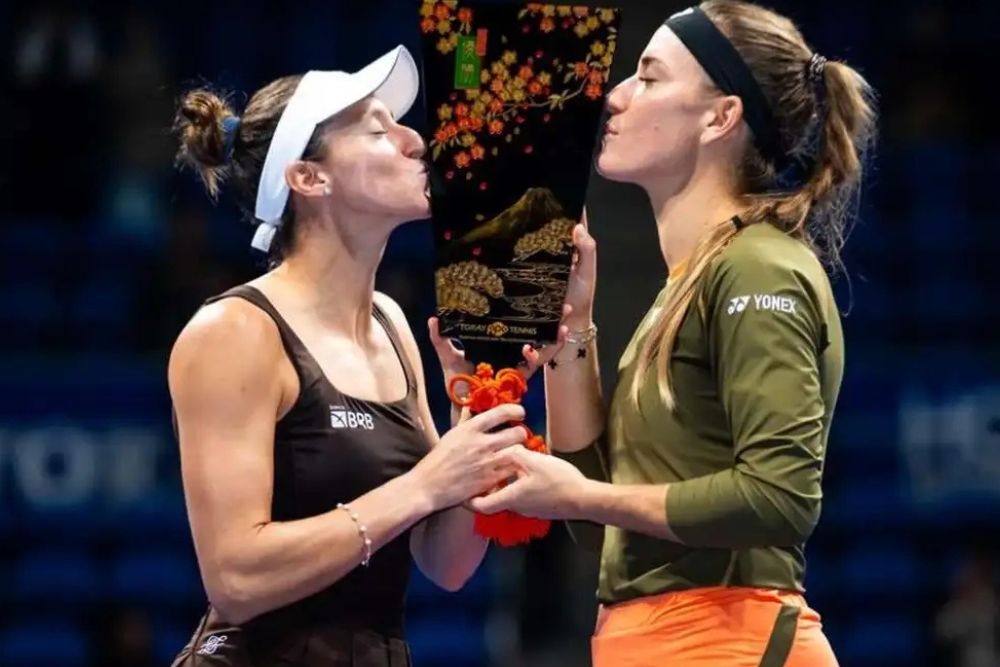 Luisa Stefani vence WTA 500 de T&oacute;quio e leva 4&ordm; t&iacute;tulo na temporada