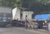 Carreta desgovernada bate em caminhão e picape na Avenida do Turismo e deixa dois feridos em Manaus