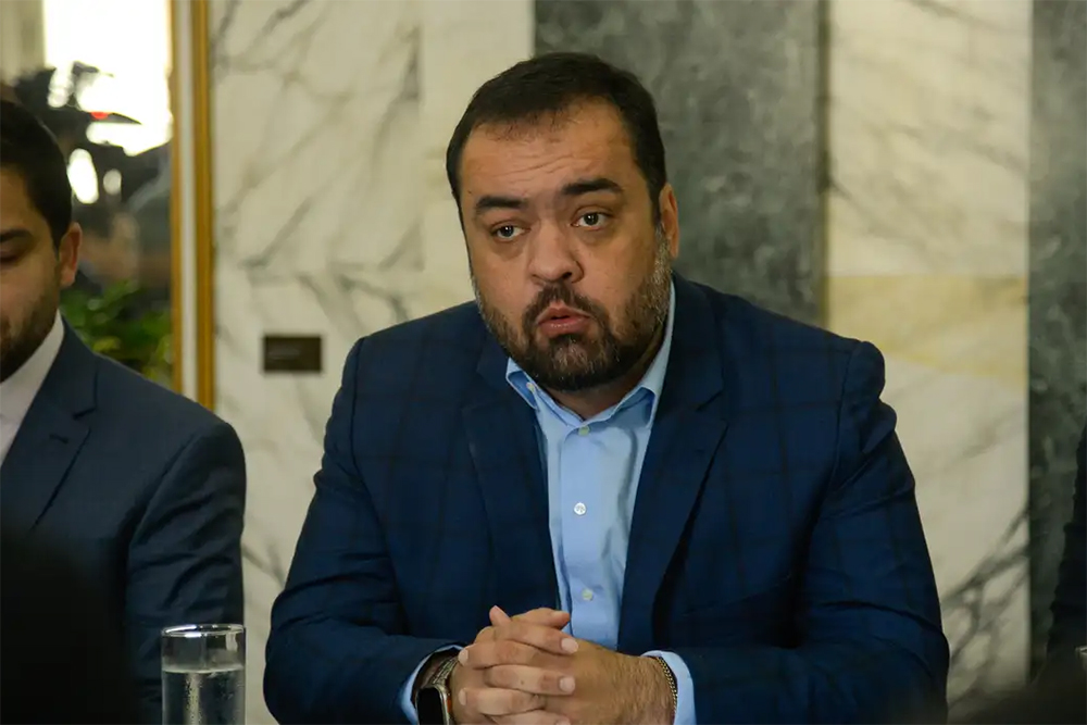 PF mira ex-governador Cláudio Castro em investigação sobre combustíveis