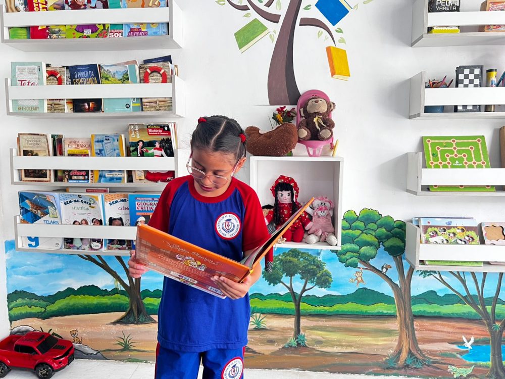 Dia Nacional do Livro: Unidades do Prato Cheio promovem 'Cantinho da Leitura' para frequentadores
