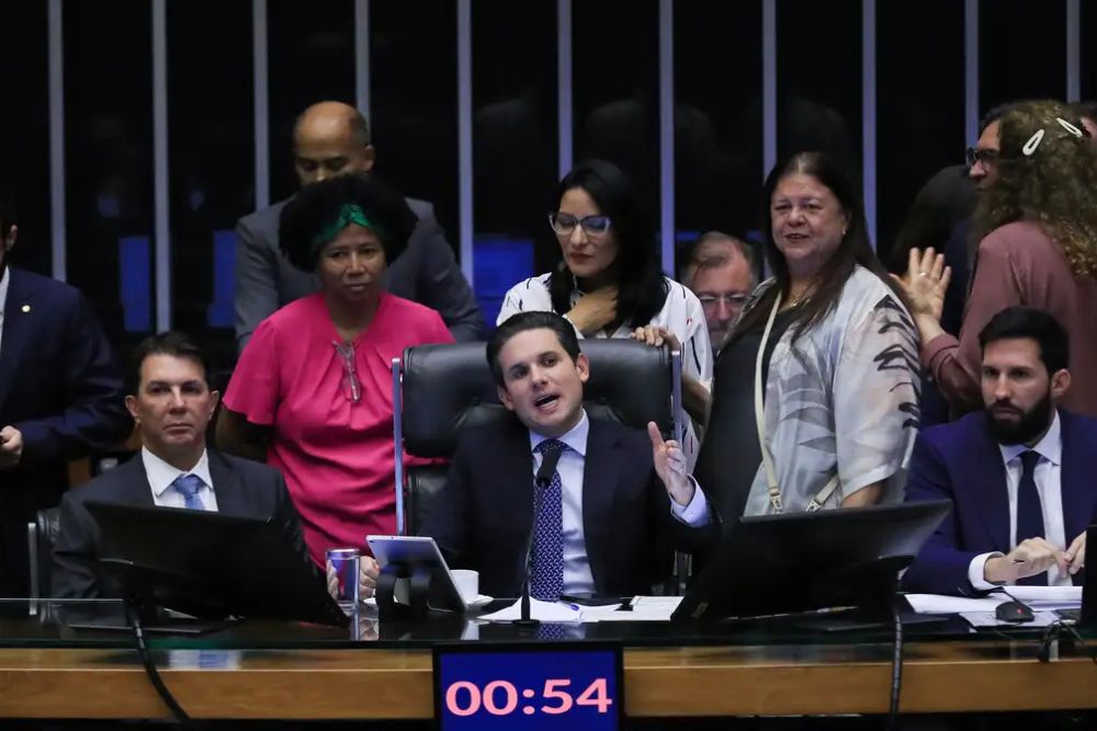 Câmara dos Deputados aprova licença menstrual de até 2 dias