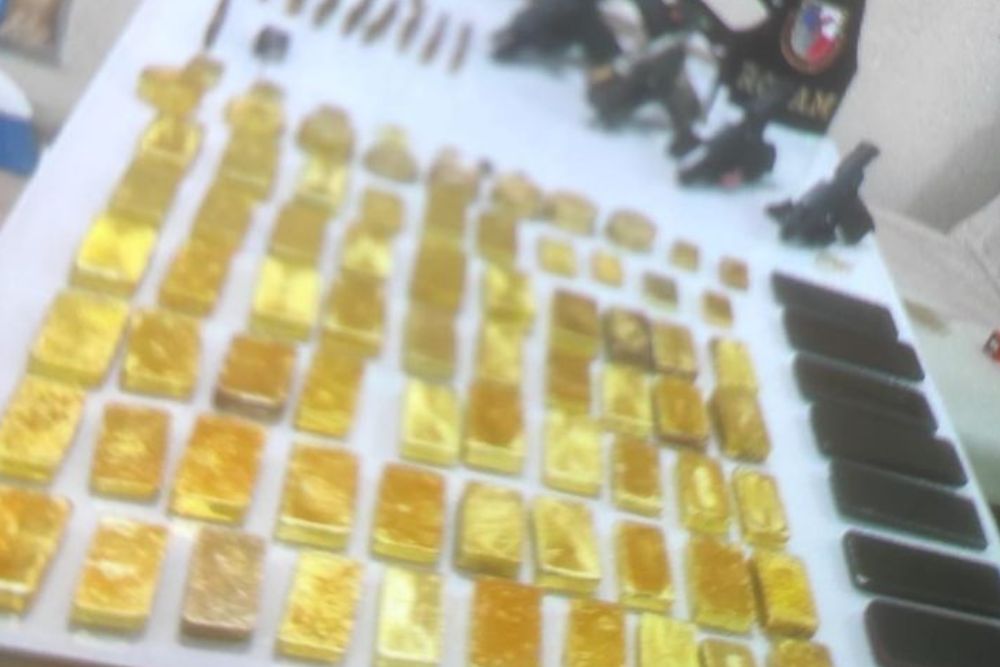 Polícia apreende ouro, armas e munições em operação no bairro Parque 10 de Novembro