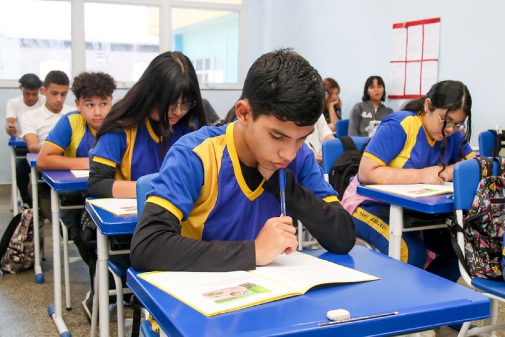 Desigualdades racial e econômica ameaçam a permanência de estudantes no ensino médio