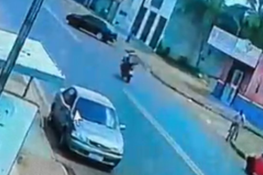 Motociclista morre após colidir com carro que fazia manobra irregular