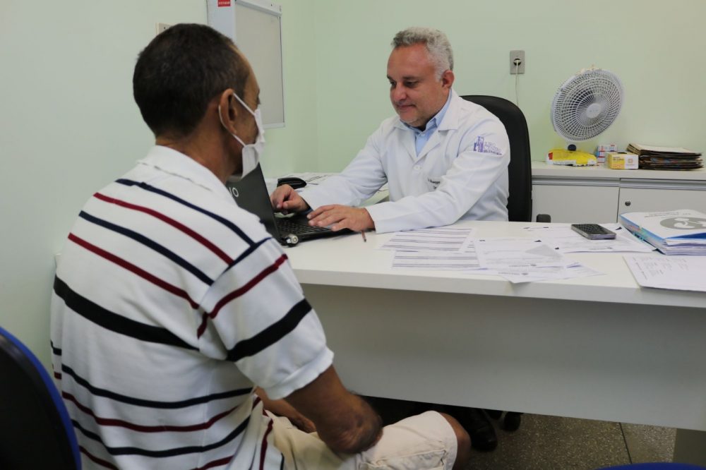 Campanha Novembro Azul destaca importância de exames regulares e hábitos saudáveis entre homens