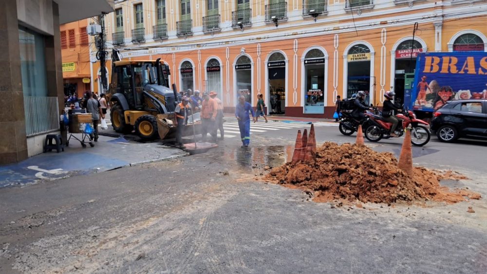 Desobstru&ccedil;&atilde;o de galeria subterr&acirc;nea reduz risco de alagamentos em Manaus