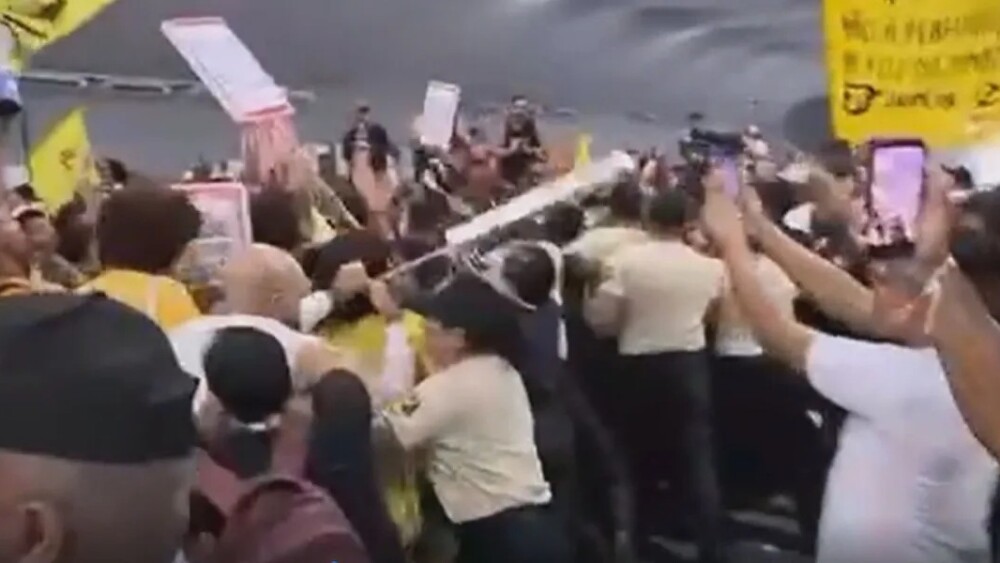 COP30: Manifestantes confrontam segurança para entrar em zona restrita COP30: Manifestantes confrontam segurança para entrar em zona restrita