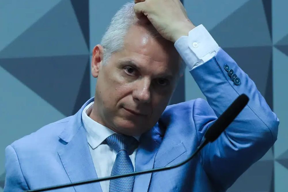 PF prende ex-presidente do INSS por suspeita de fraudes em aposentadorias