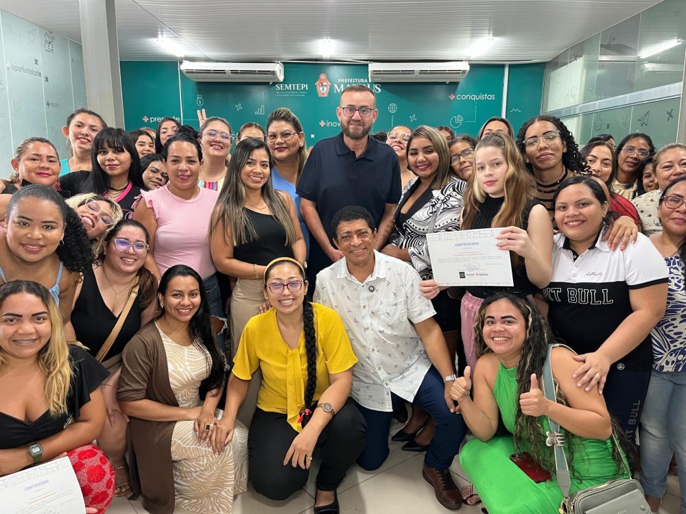 Profissionais e iniciantes são capacitados em workshop de Corte Feminino