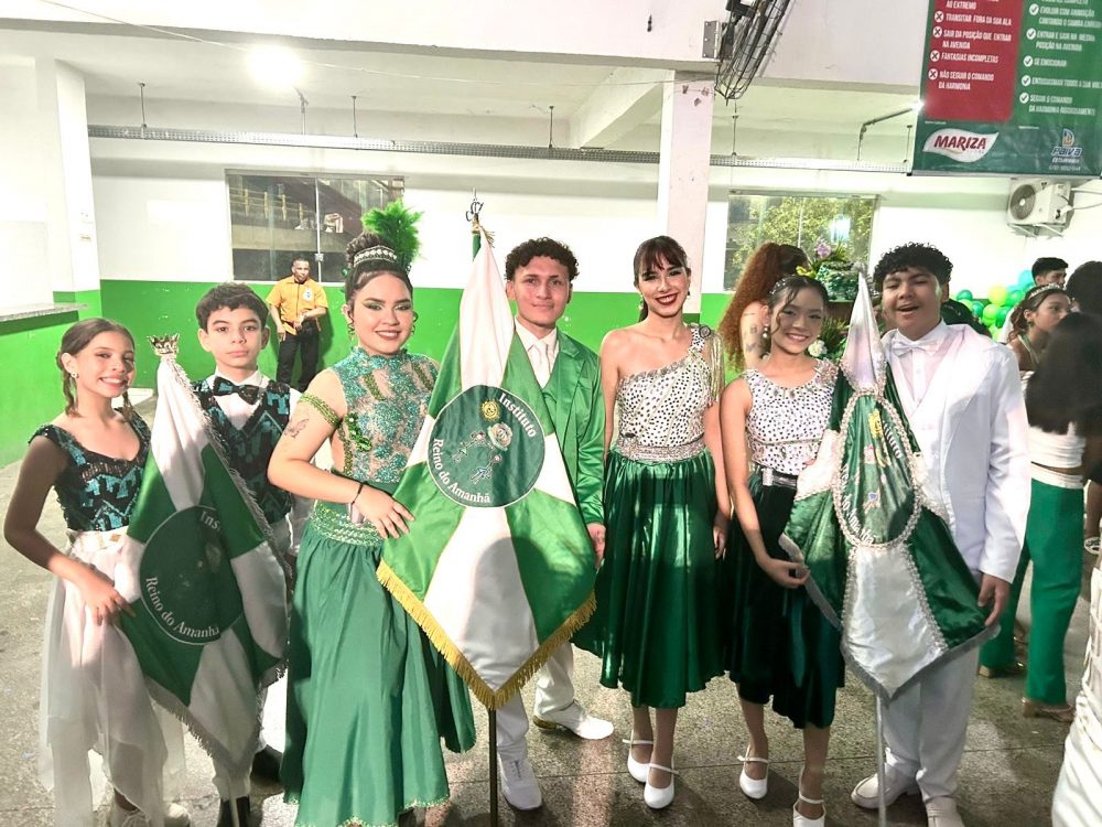 Crianças transformam o Morro da Liberdade em festa no Desfile do Reino do Amanhã. Veja vídeo