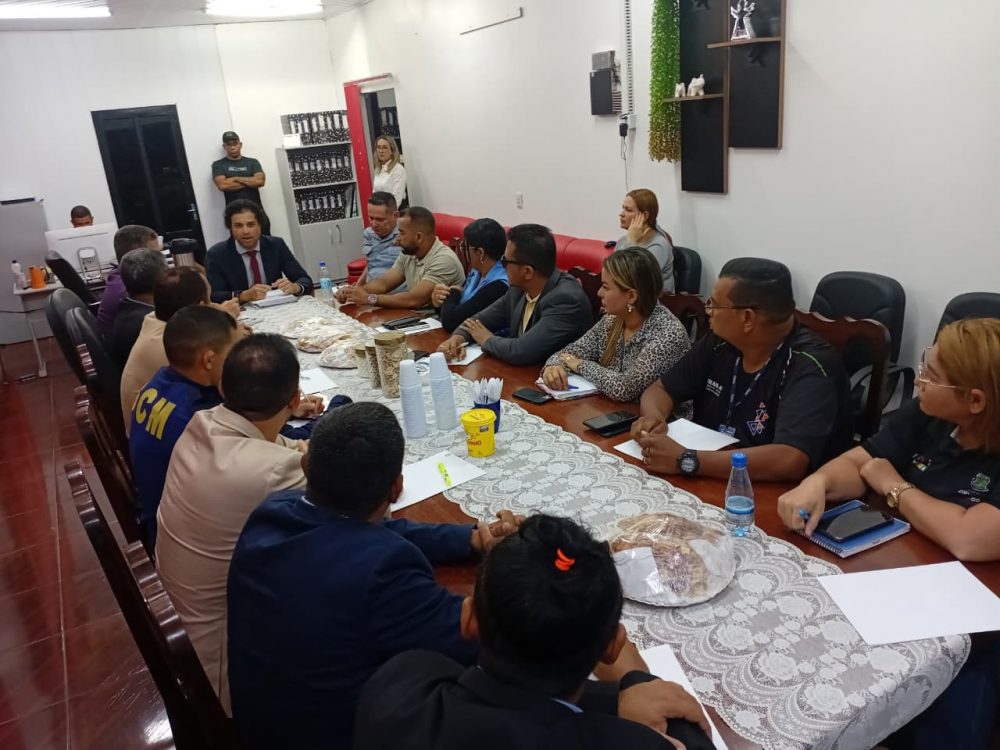 MPAM participa de reunião para fortalecer segurança pública e inclusão social em Eirunepé
