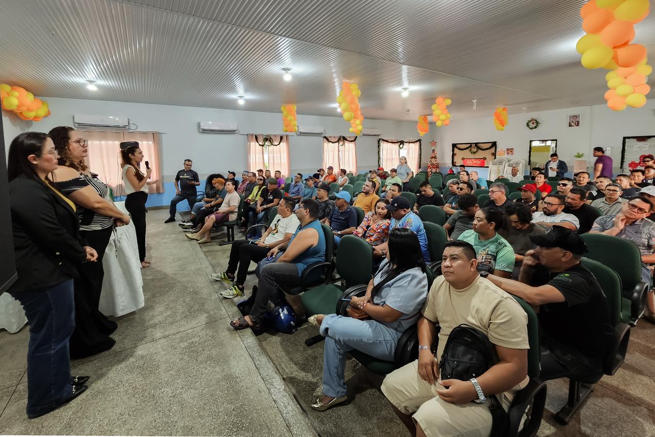 Parintins orienta músicos sobre formalização no programa Turismo com Música
