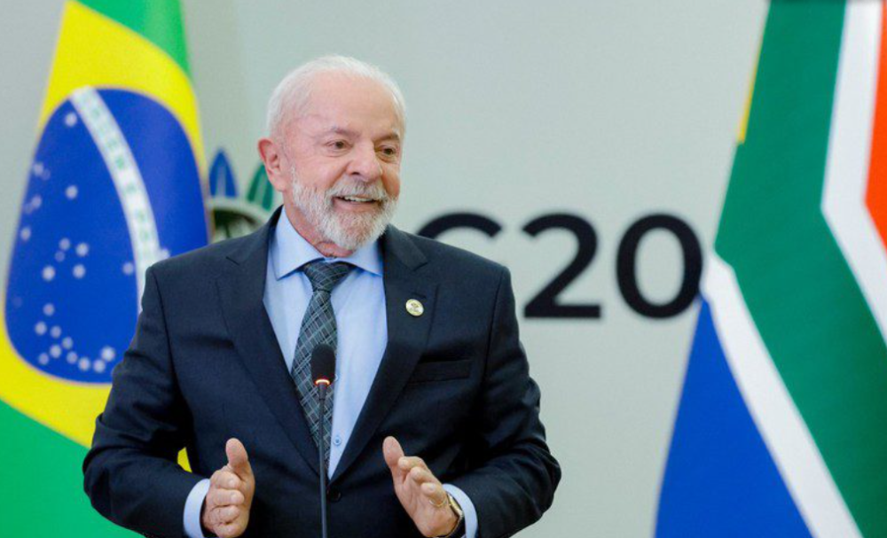 Lula quebra silêncio sobre prisão de Bolsonaro