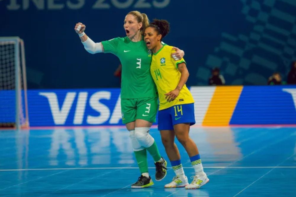 Brasil supera Irã na estreia da Copa do Mundo Feminina de Futsal e larga na frente no Grupo D