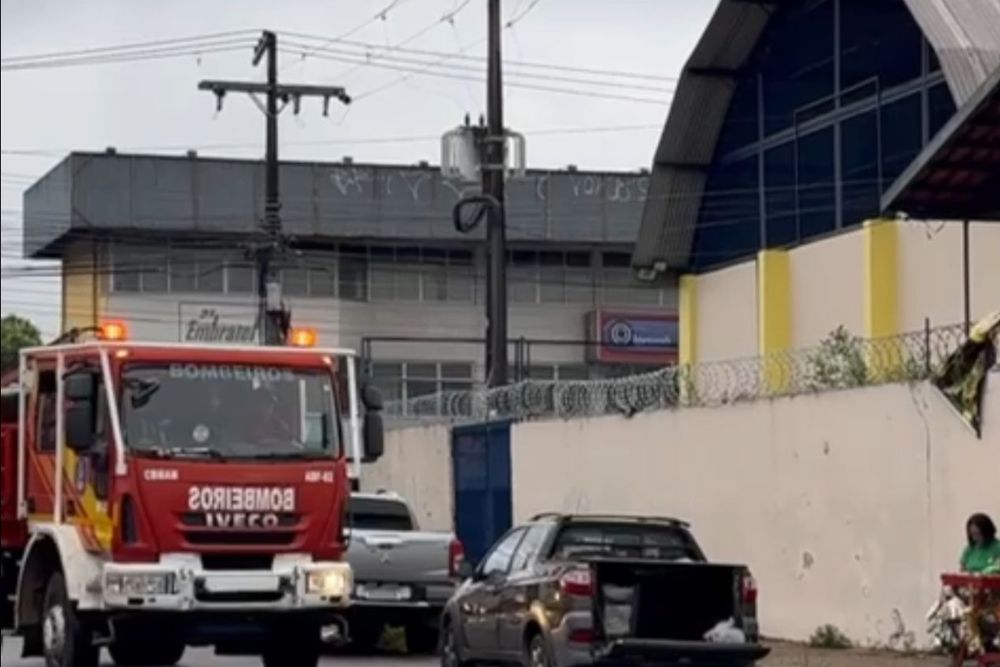 Inc&ecirc;ndio atinge escola estadual e interrompe aulas na Cidade Nova, em Manaus