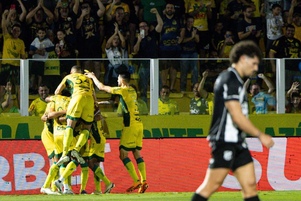 Mirassol goleia Ceará e fica perto de vaga direta na Libertadores