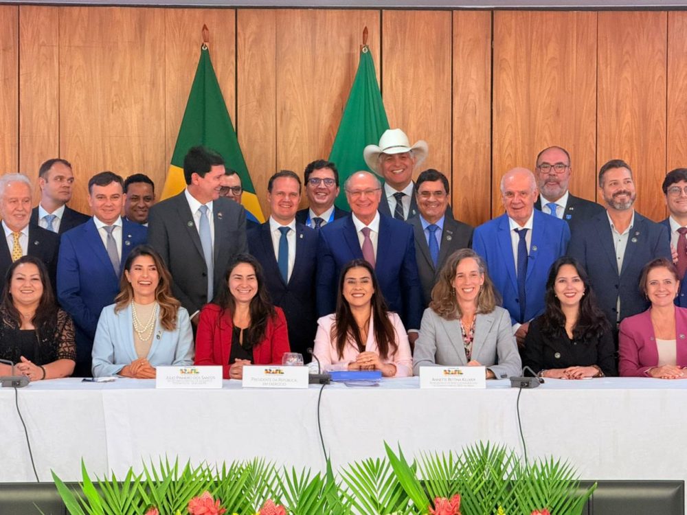 Amazonas participa de encontro no Planalto para discutir políticas de investimento e comércio internacional