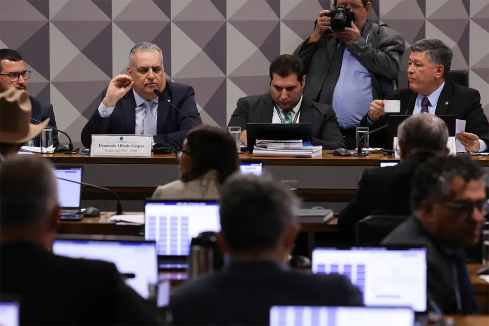 Filho de Camisotti falta &agrave; oitiva e CPMI do INSS cancela sess&atilde;o