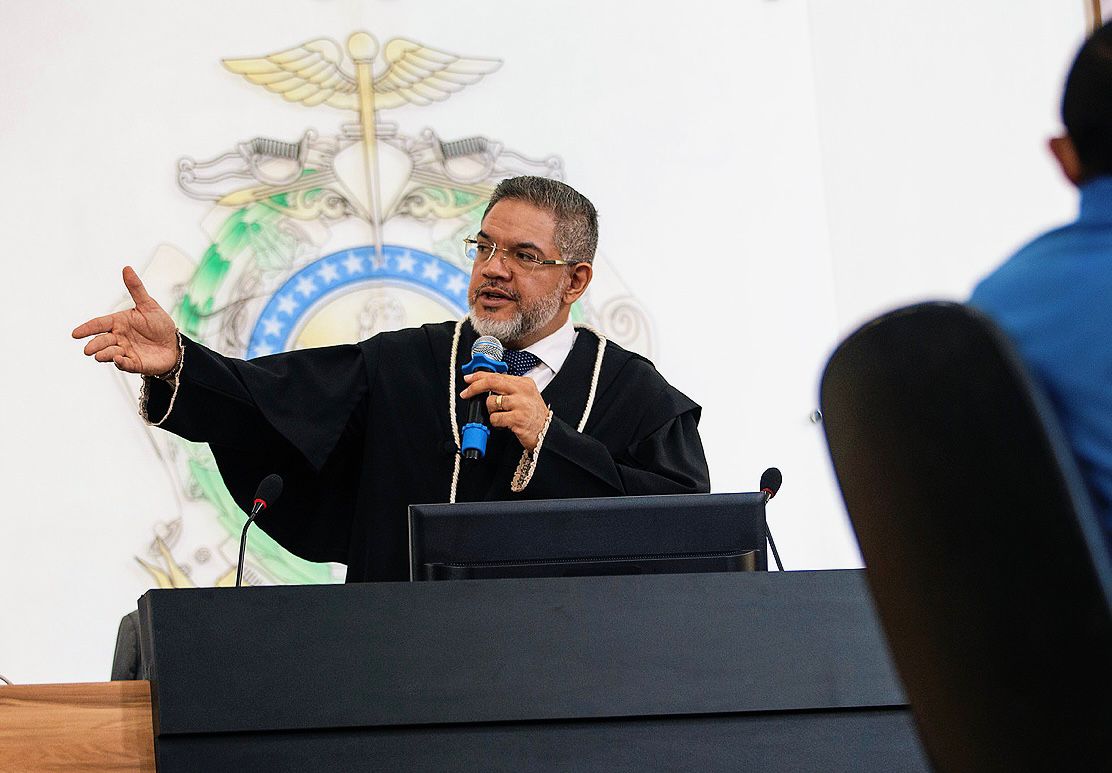 Juiz ordena transferência de 45 presos de delegacia superlotada em Japurá