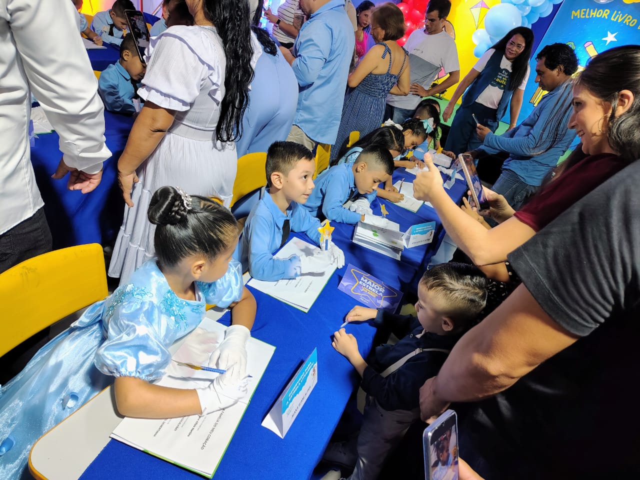Sementinha lança livros escritos por alunos na 4ª edição do Projeto Estante Mágica