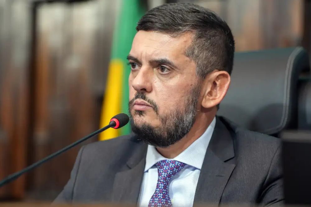 Após colocar tornozeleira eletrônica, Rodrigo Bacellar é solto no Rio