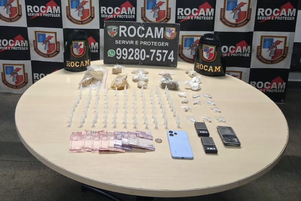 Polícia detém dupla e apreende mais de 120 porções de drogas no bairro Petrópolis