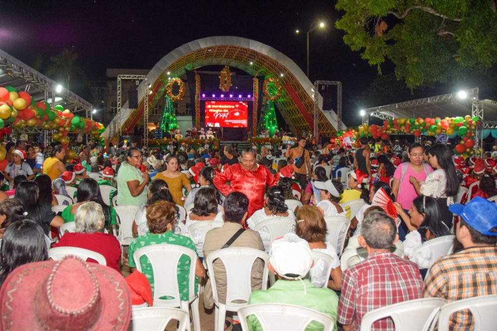 Espetáculo natalino movimenta praça Cristo Redentor