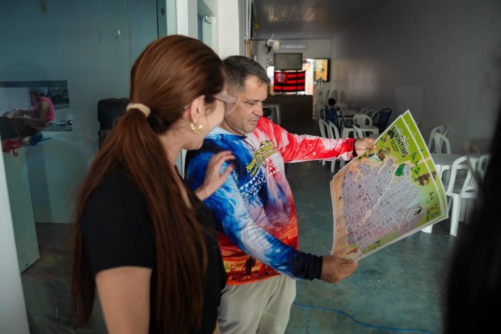 Prefeitura distribui mapas turísticos em Parintins