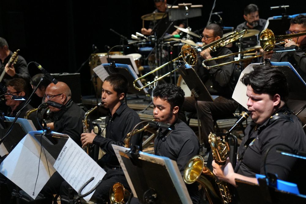‘Jazz Natalino’ estreia no Teatro Amazonas com emoção e releituras jazzísticas do cancioneiro cristão ‘Jazz Natalino’ estreia no Teatro Amazonas com emoção e releituras jazzísticas do cancioneiro cristão