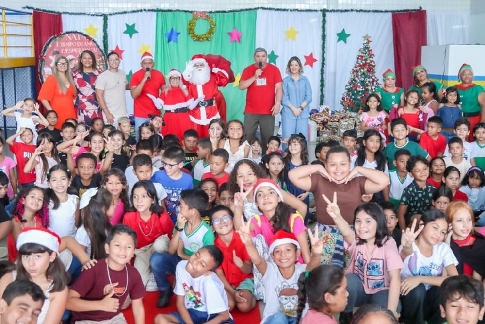 Campanha Papai Noel dos Correios atende estudantes da zona rural de Manaus