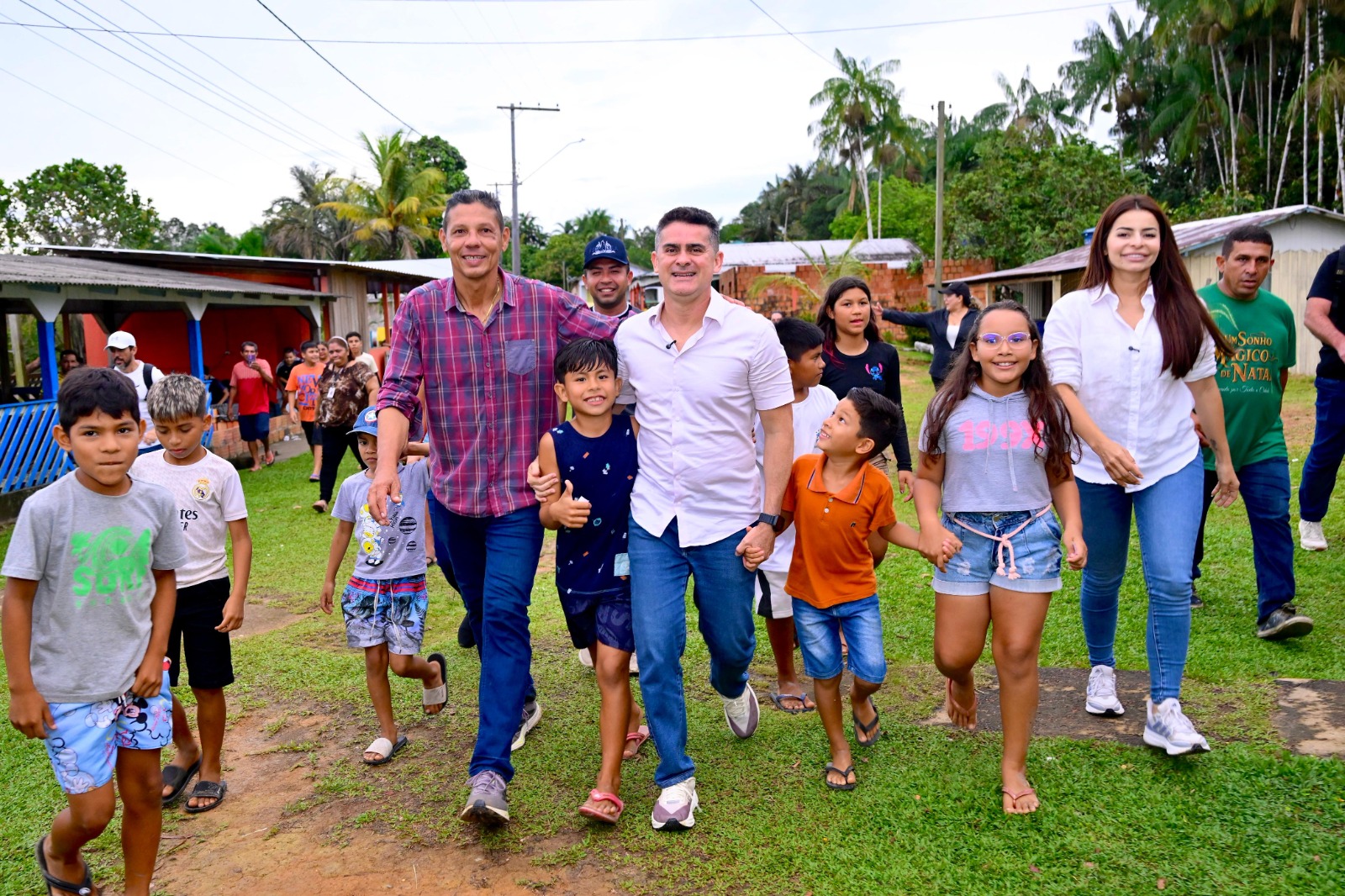 Prefeitura de Manaus encerra temporada do 'Natal das Águas' 2025