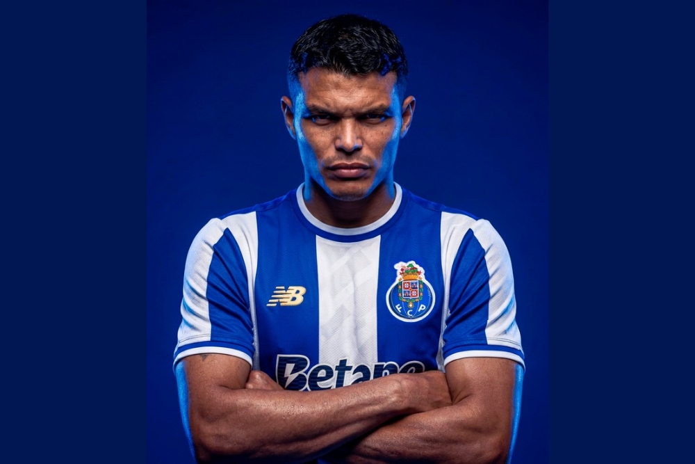 Porto anuncia contratação do zagueiro brasileiro Thiago Silva