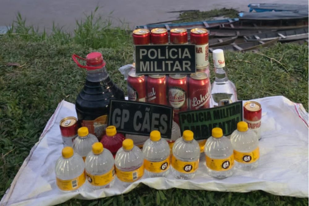 Polícia apreende e descarta bebidas alcoólicas em comunidade indígena no Amazonas