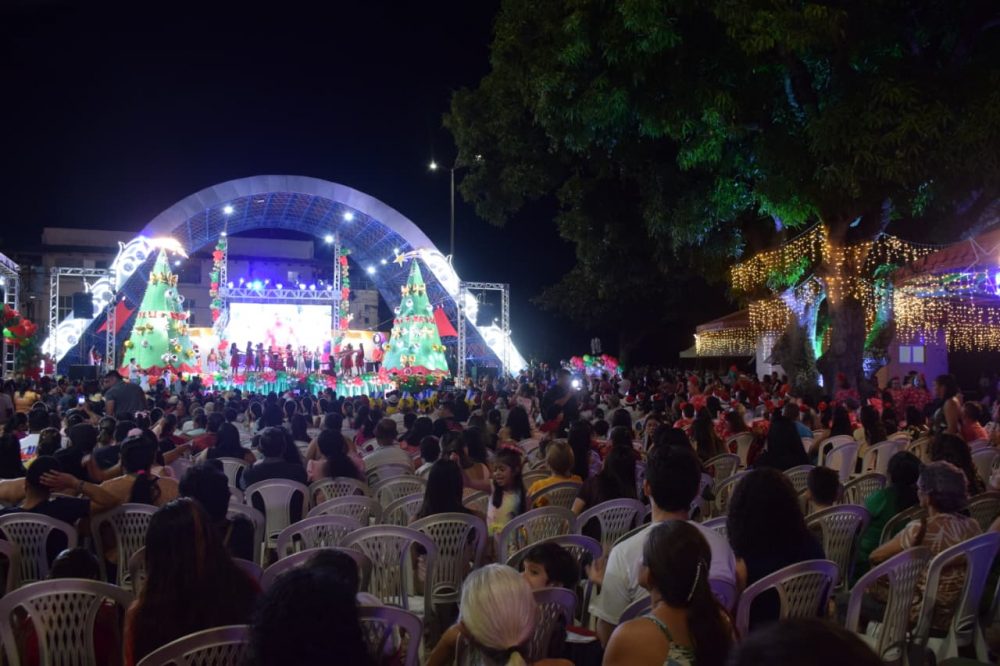 Espetáculo natalino encerra ações socioassistenciais em Parintins Espetáculo natalino encerra ações socioassistenciais em Parintins