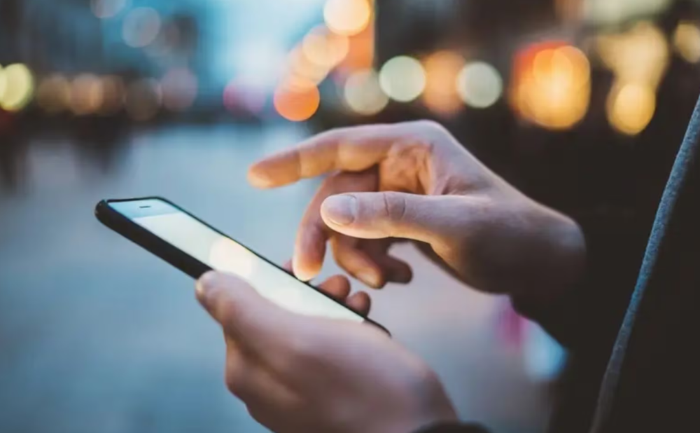 Anatel firma acordo para ampliar sinal de celular em áreas remotas do país