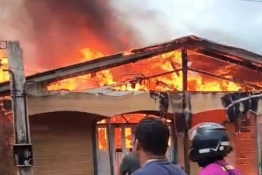 Incêndio consome residência no Careiro Castanho e moradores evitam tragédia maior