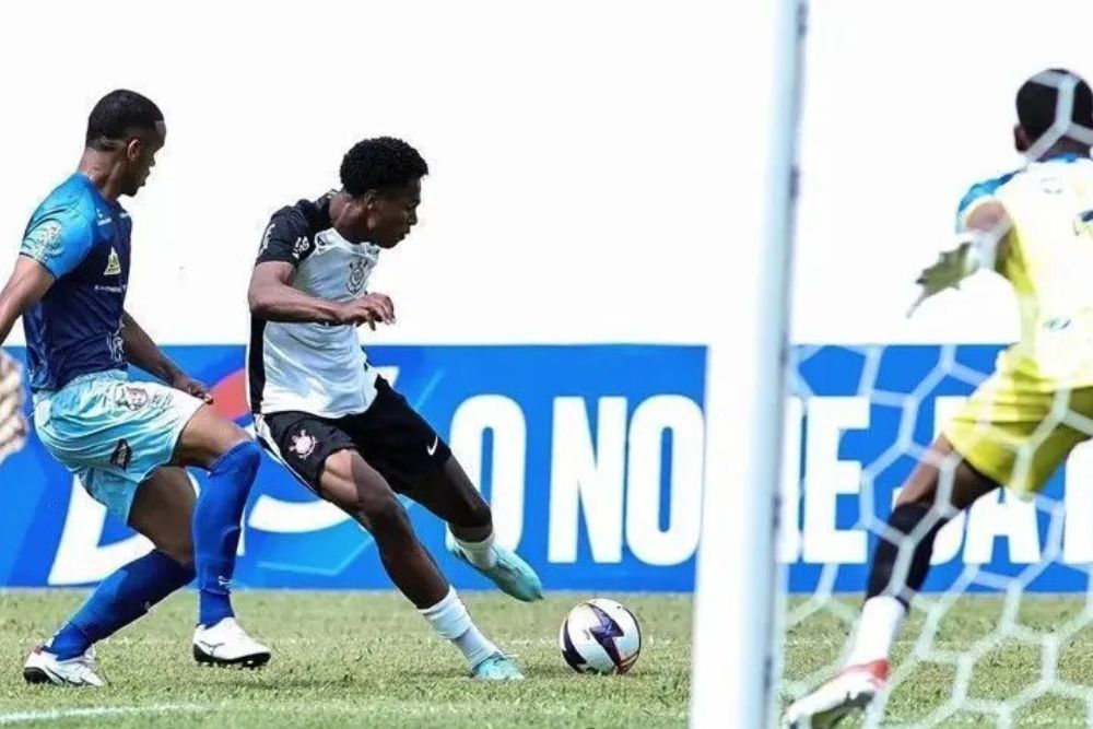 Corinthians estreia com vitória 'magra' sobre o Trindade na Copinha