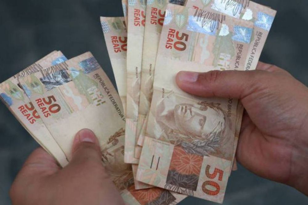 Comerciantes da Compensa alertam para circulação de notas falsas de R$ 50 em Manaus
