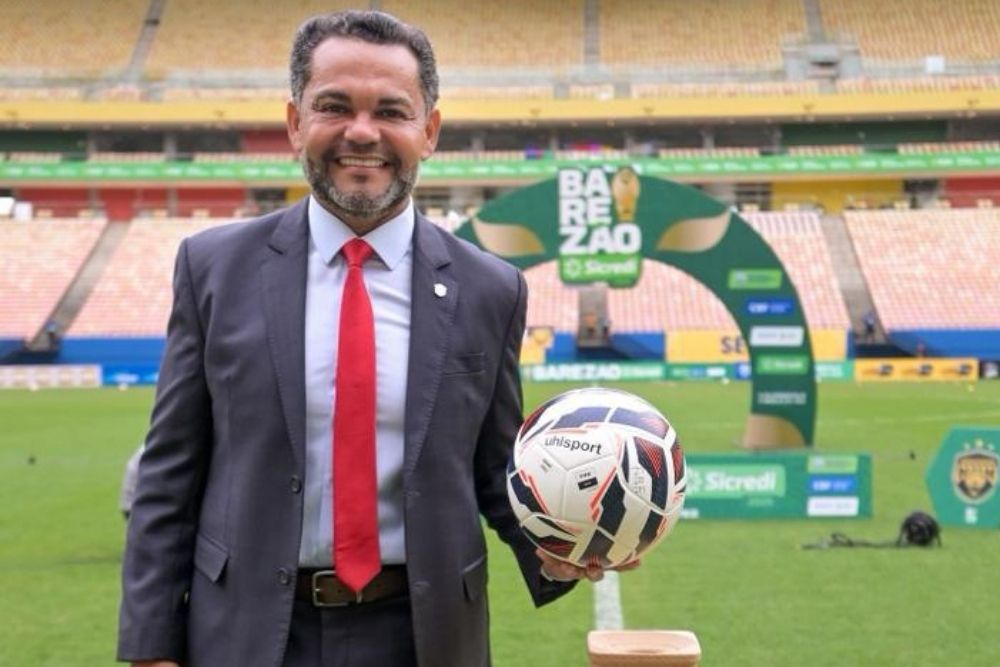 Rozenha &eacute; reeleito presidente da FAF
