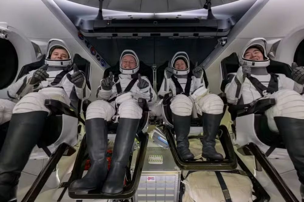 Astronautas deixam Estação Espacial e retornam à Terra após emergência médica