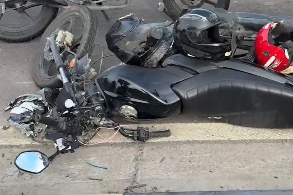 Colisão entre moto e carro deixa mulher morta em avenida de Manaus