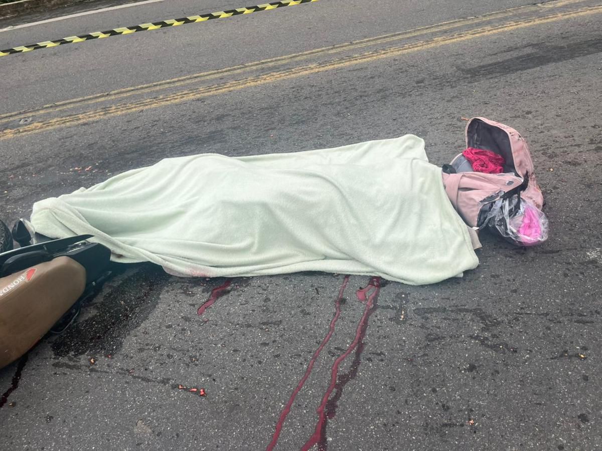 Mulher morre em acidente de moto na BR-174, no interior do Amazonas