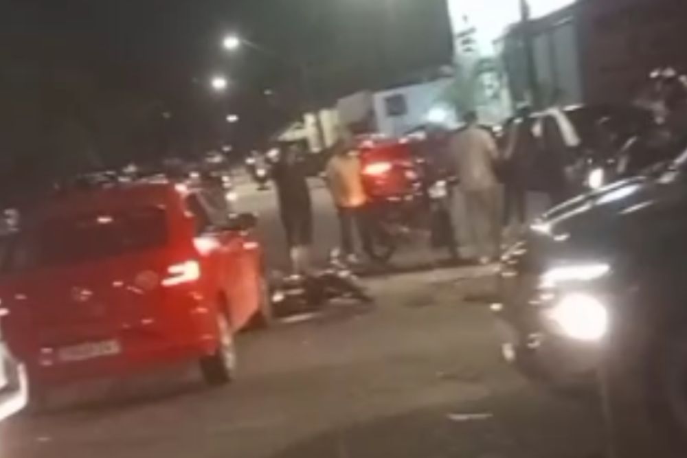 Colisão entre carro e motocicleta deixa ferido em cruzamento da zona norte de Manaus