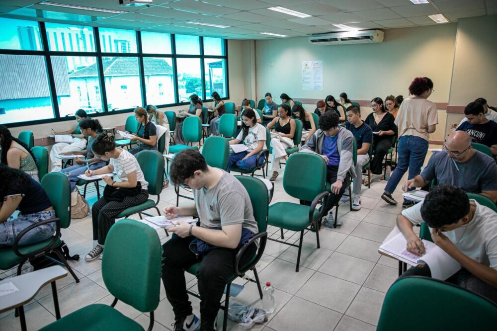 UEA abre últimas vagas do pré-vestibular AprovENS 2026