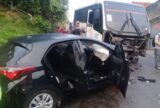 Idoso morre em acidente entre carro e micro-ônibus na comunidade Mundo Novo