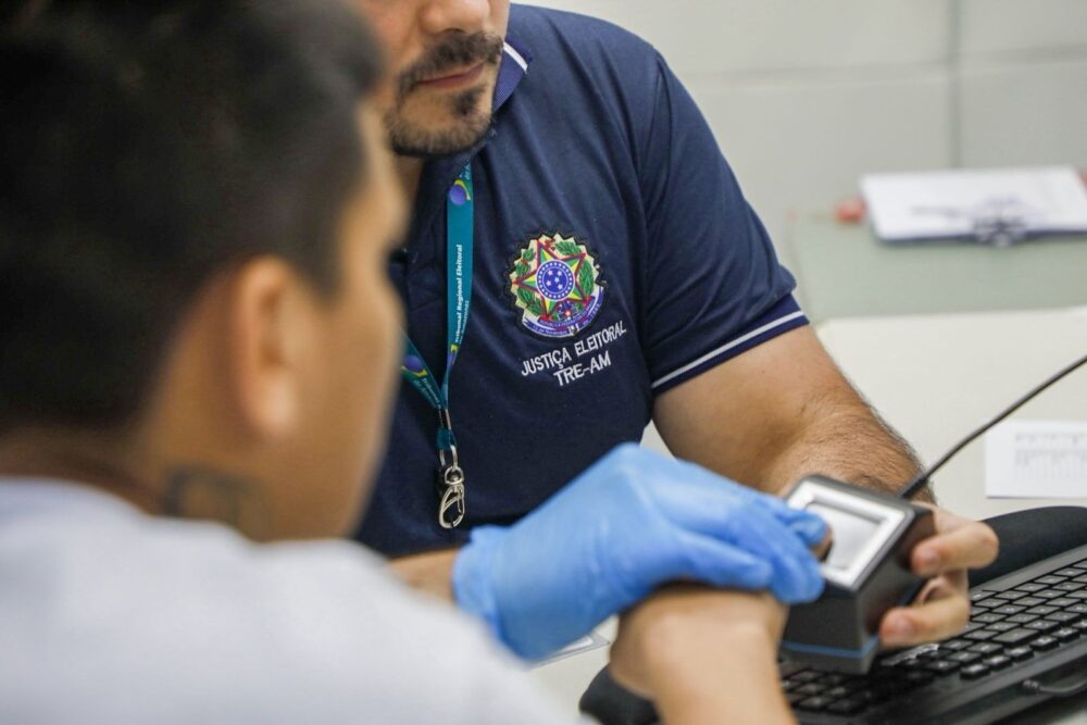 Jovens do Centro Socioeducativo Dagmar Feitoza recebem atendimento eleitoral do TRE-AM