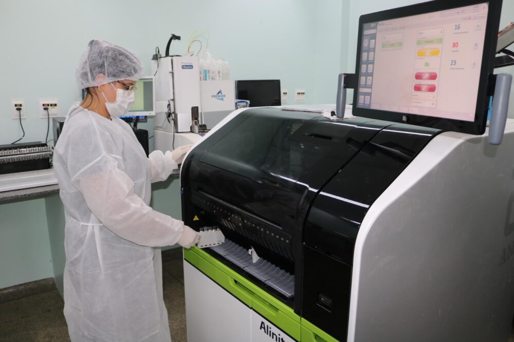 Laborat&oacute;rio da FCecon ultrapassa 790 mil exames em 2025 e registra aumento na demanda