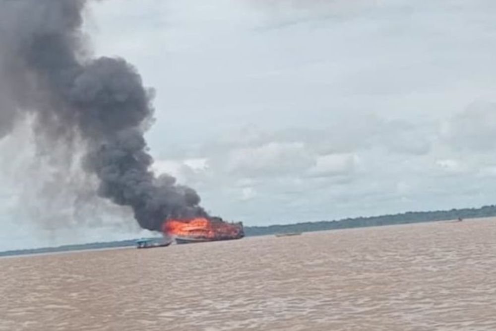 Quatro jovens ficaram feridos ap&oacute;s explos&atilde;o de barco no Amazonas