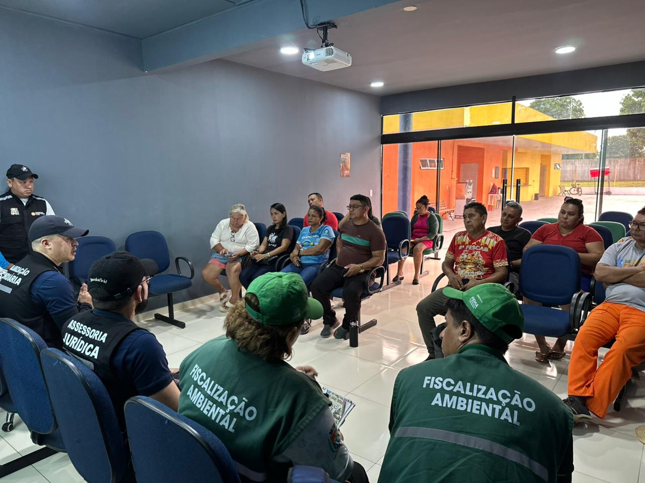 Prefeitura leva orientações fundiárias aos distritos de Mocambo e Caburi Prefeitura leva orientações fundiárias aos distritos de Mocambo e Caburi