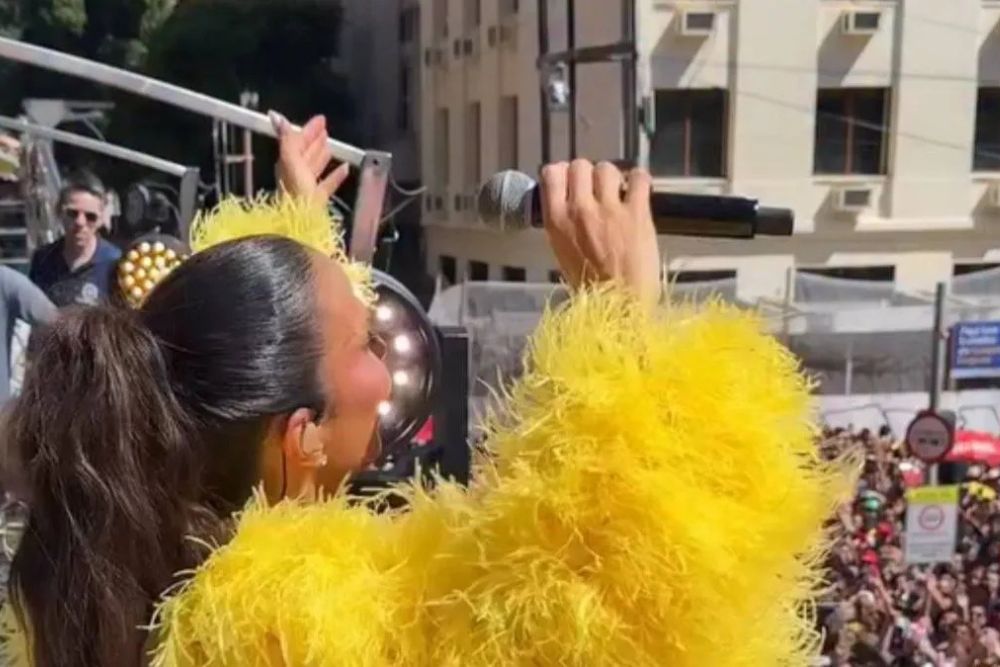 Ivete Sangalo arrasta multidão no Centro do Rio em estreia no Carnaval carioca
